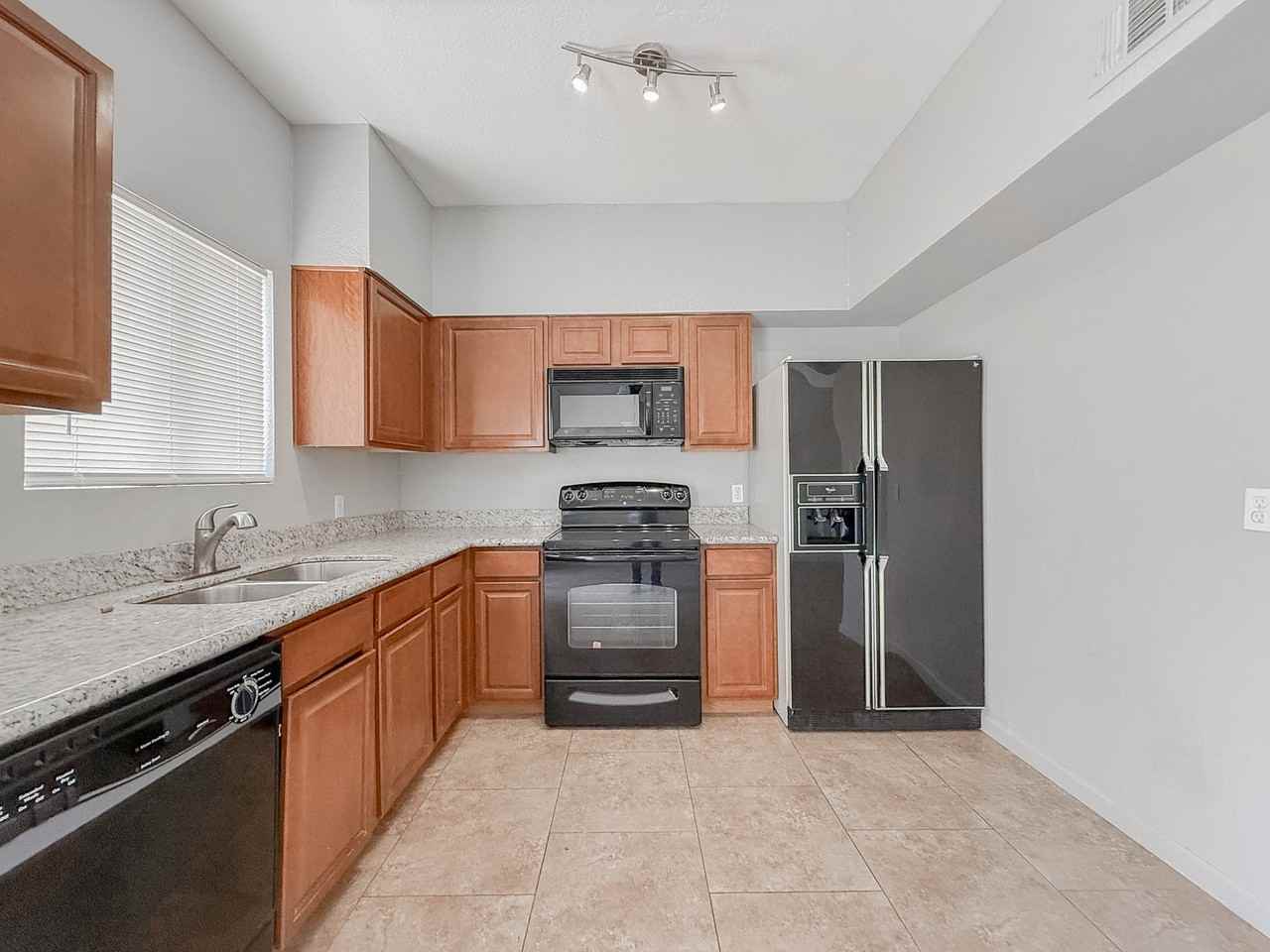 1935 W Morten Ave #27 - Photo 7 of 28