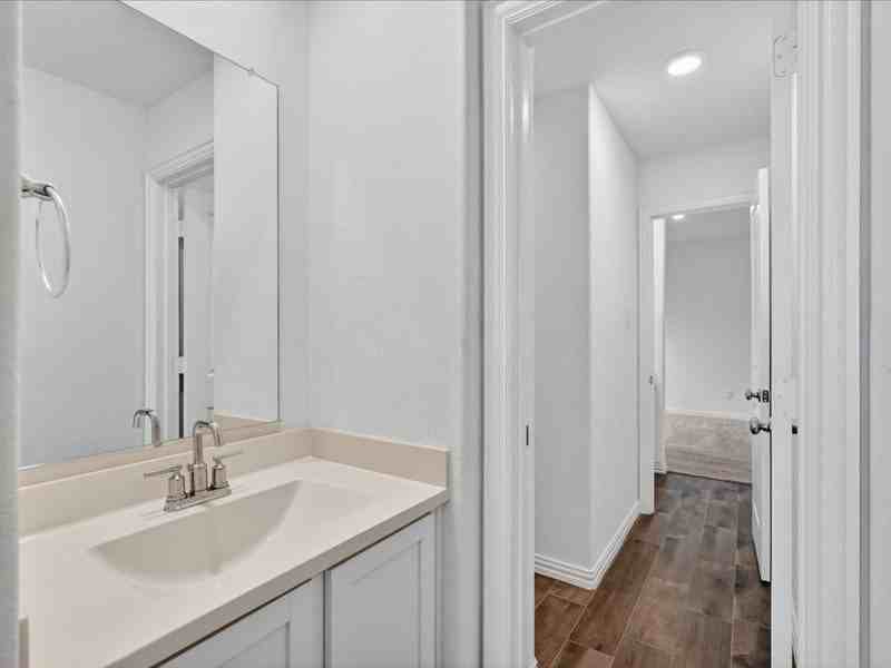 1501 Lake Grove Dr - Photo 5 of 21