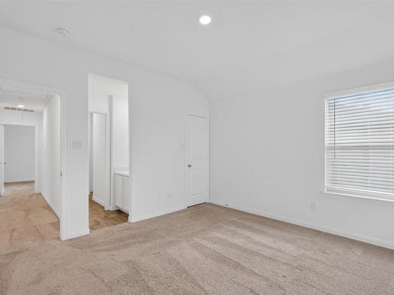 1501 Lake Grove Dr - Photo 7 of 21