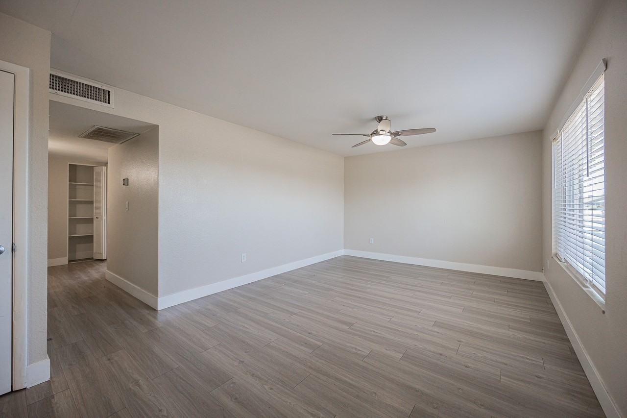 5849 S College Ave - Photo 4 of 27