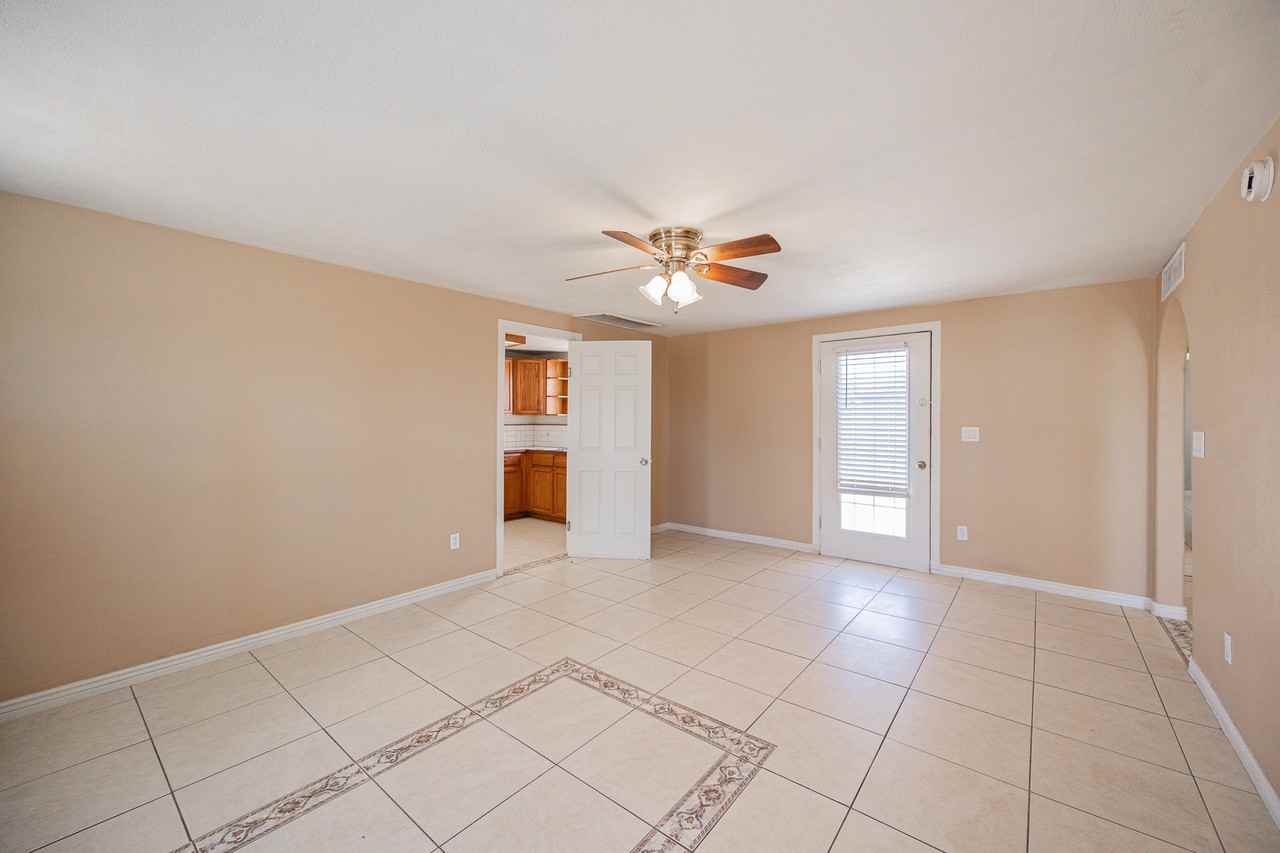 2830 E Sheridan St - Photo 4 of 20