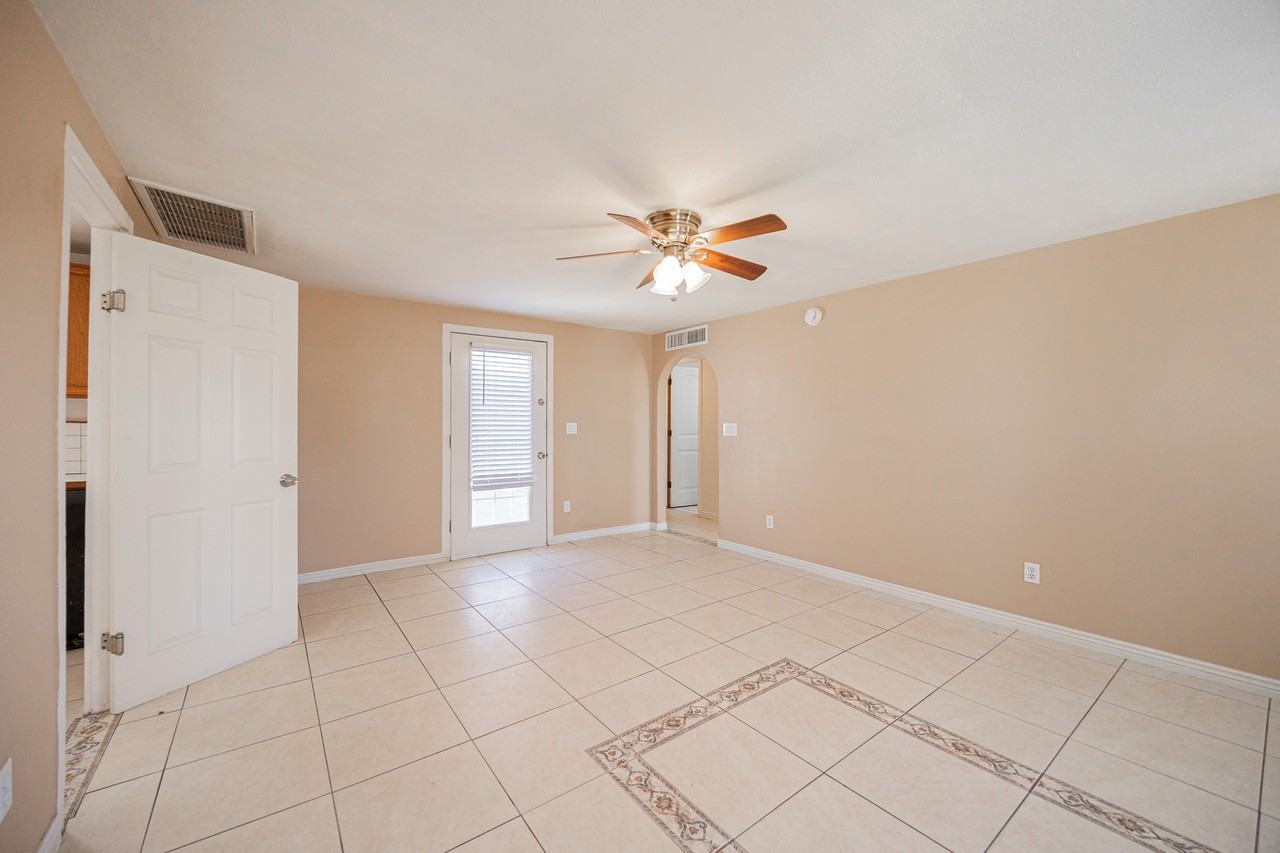 2830 E Sheridan St - Photo 5 of 20