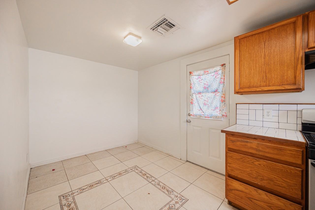 2830 E Sheridan St - Photo 7 of 20