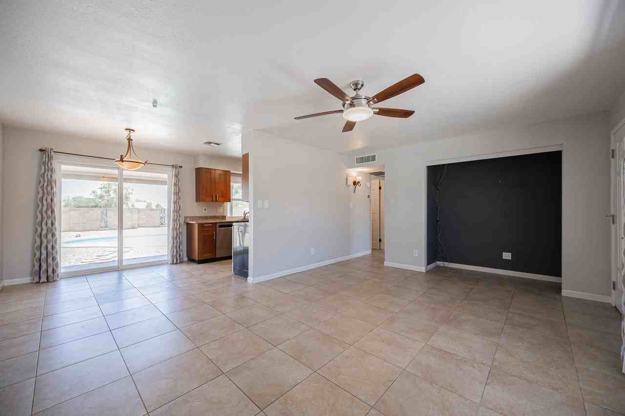 11211 S Bannock St - Photo 4 of 23