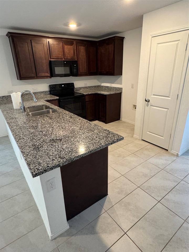 6550 August Dr - Photo 2 of 6