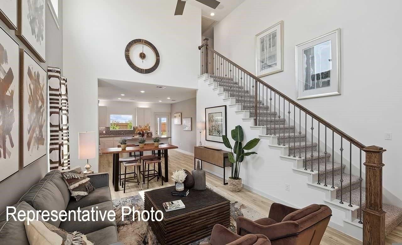 620 Russell Dr - Photo 3 of 18