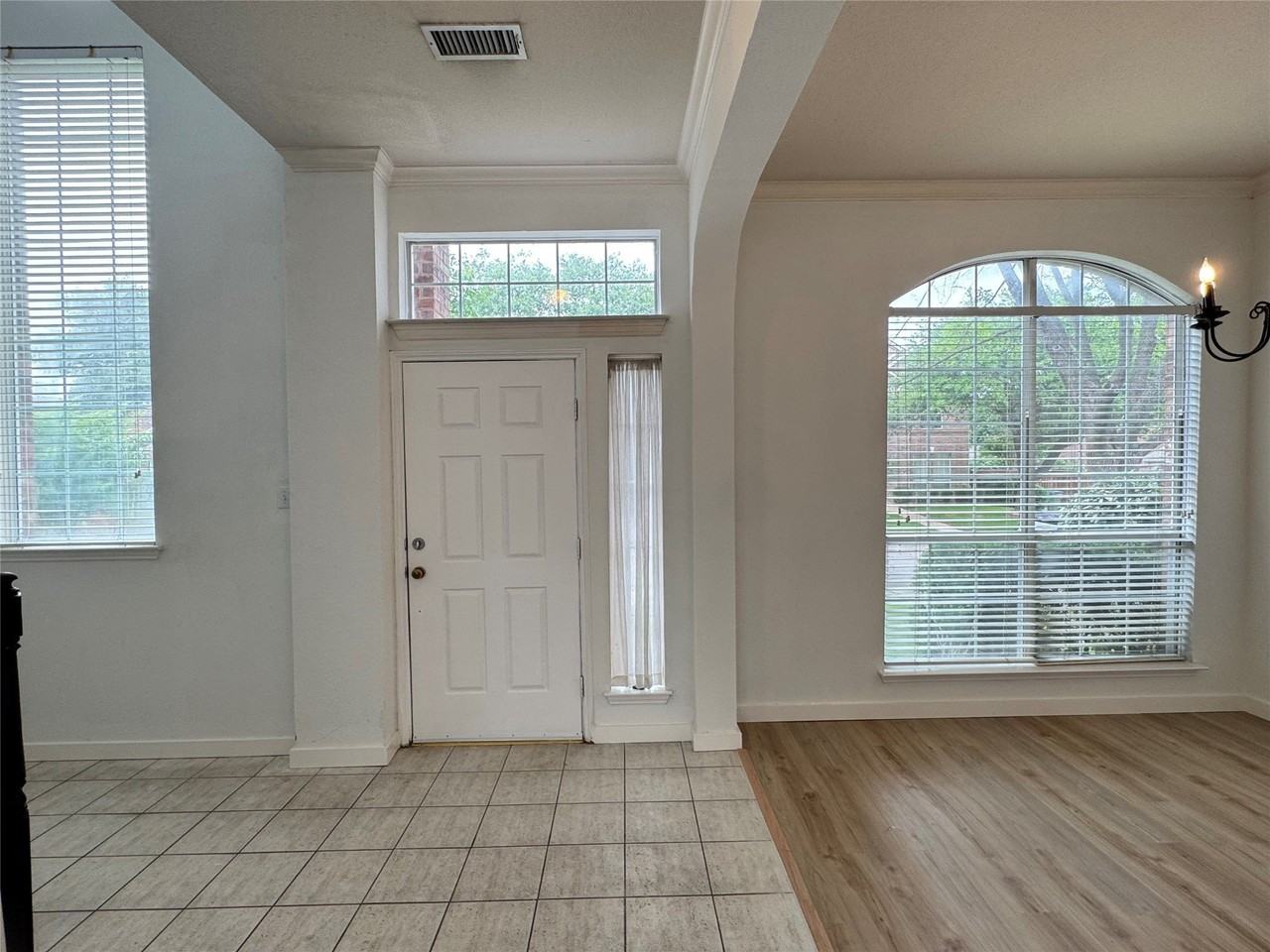 3024 Sawtooth Dr - Photo 2 of 19