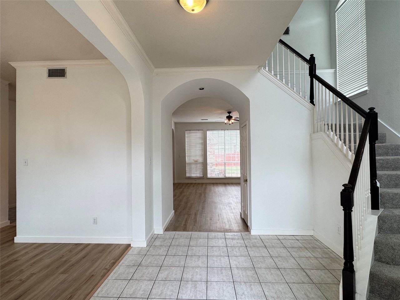 3024 Sawtooth Dr - Photo 3 of 19