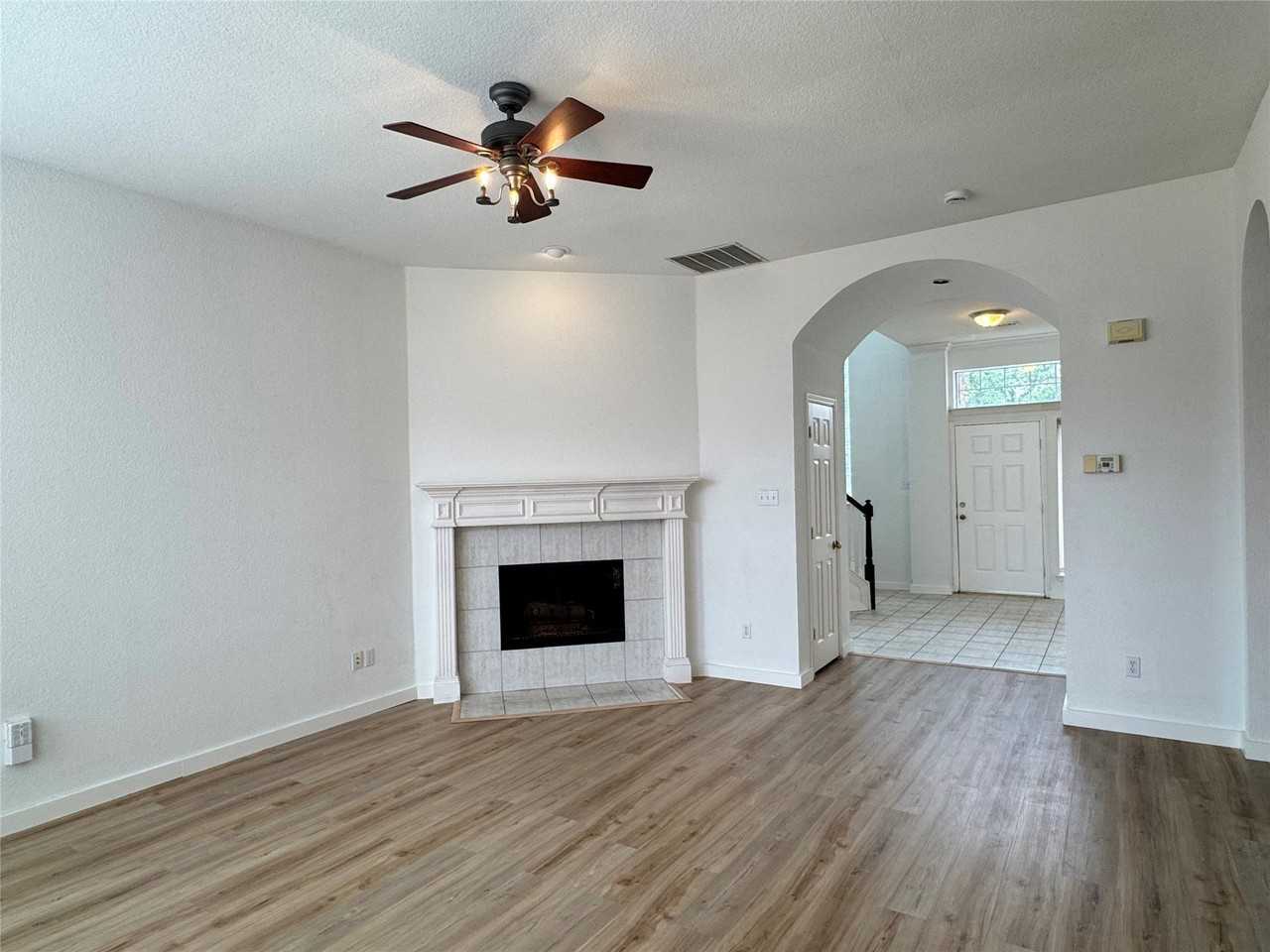 3024 Sawtooth Dr - Photo 4 of 19