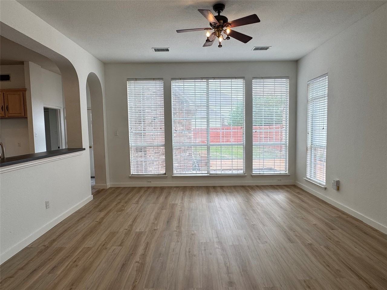 3024 Sawtooth Dr - Photo 5 of 19