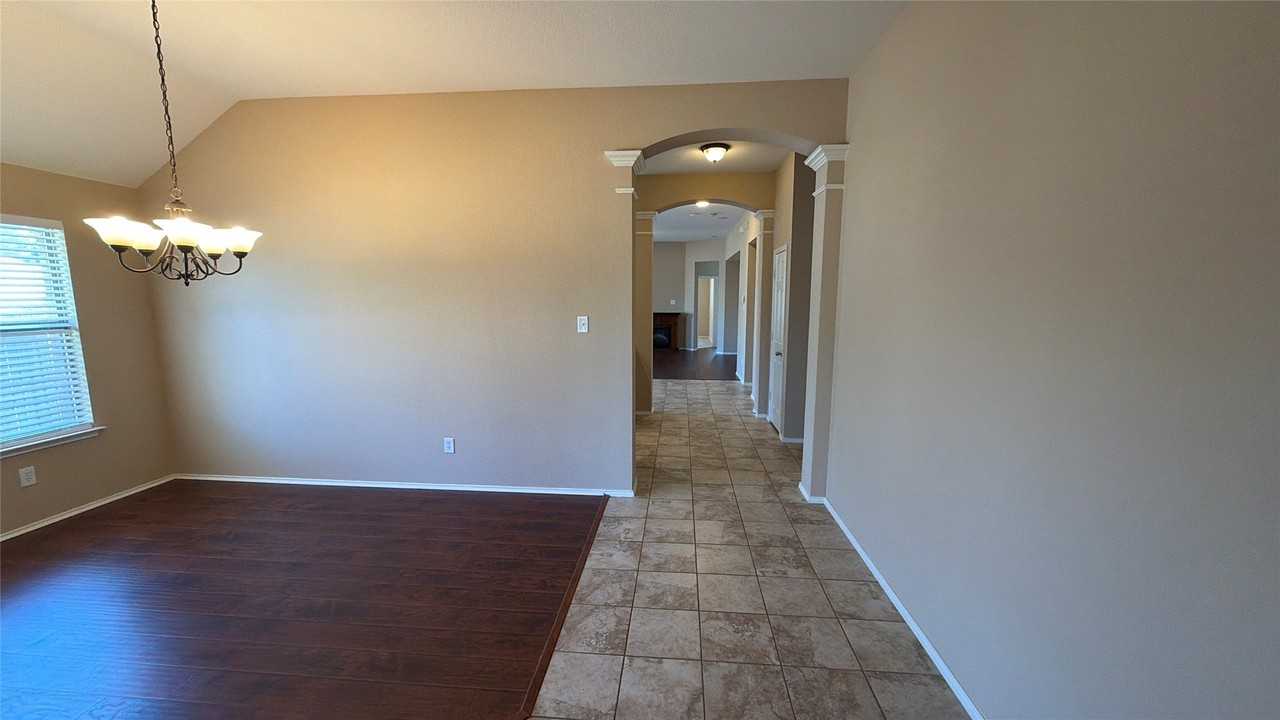 15513 Landing Creek Ln - Photo 2 of 14