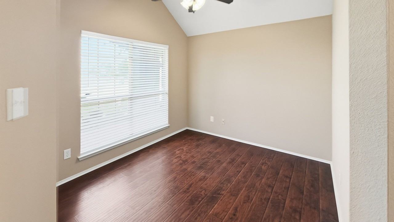 15513 Landing Creek Ln - Photo 3 of 14
