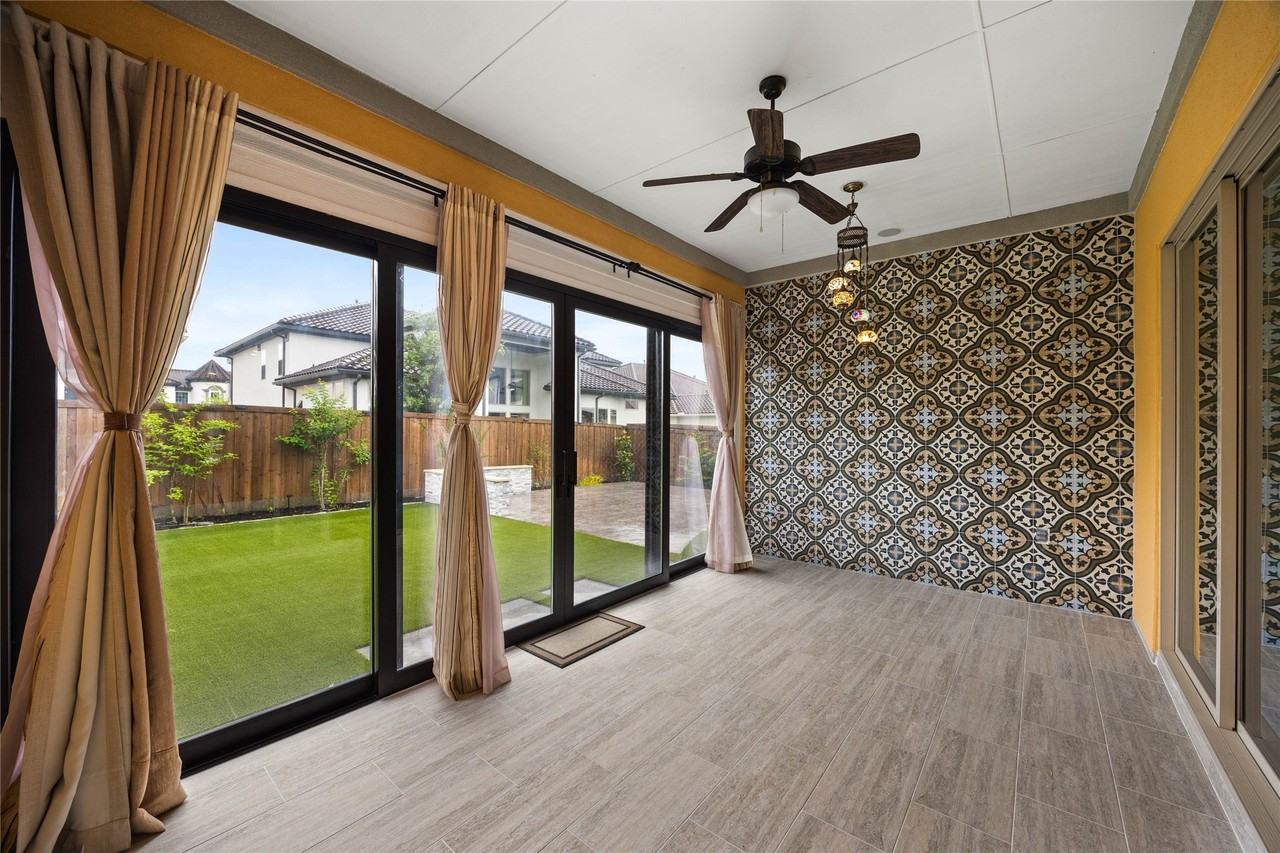 12189 Diamond Creek Dr - Photo 7 of 33