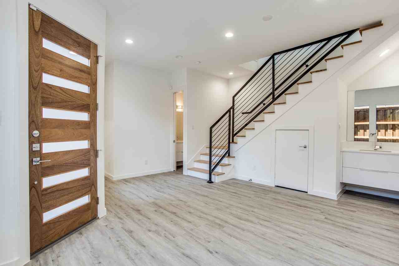 2335 Hondo Ave - Photo 3 of 12