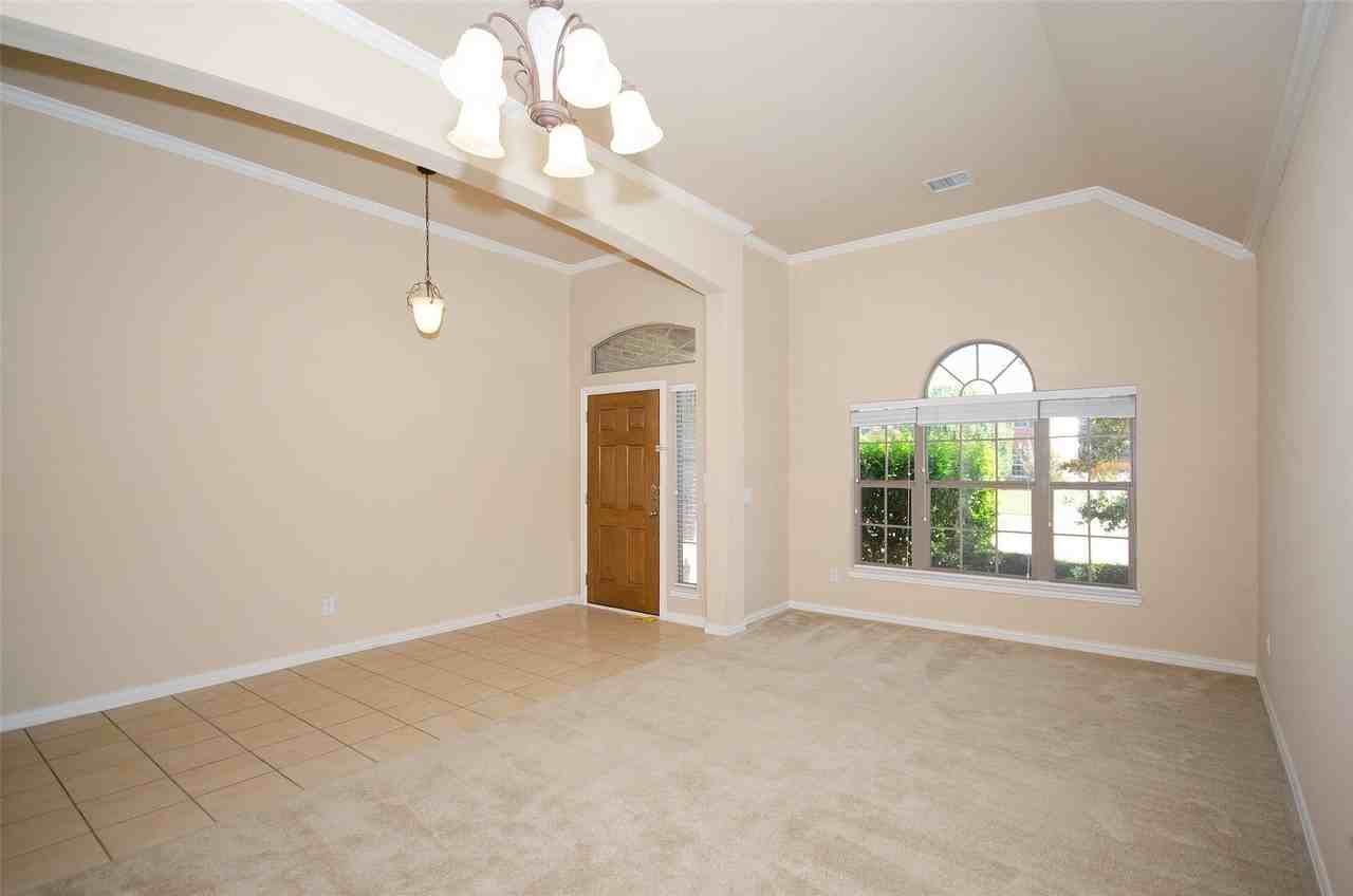 907 Mustang Ridge Dr - Photo 2 of 24