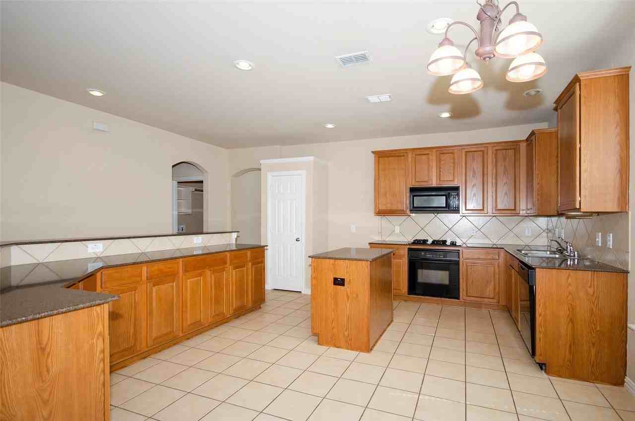 907 Mustang Ridge Dr - Photo 5 of 24