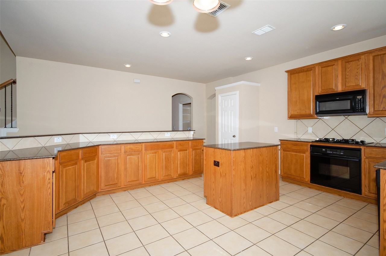 907 Mustang Ridge Dr - Photo 7 of 24