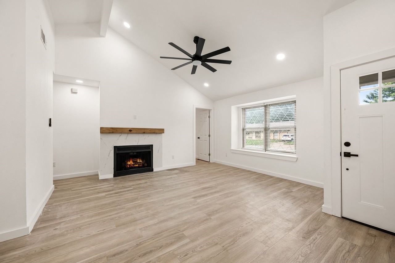 802 Rock Creek Dr - Photo 2 of 13