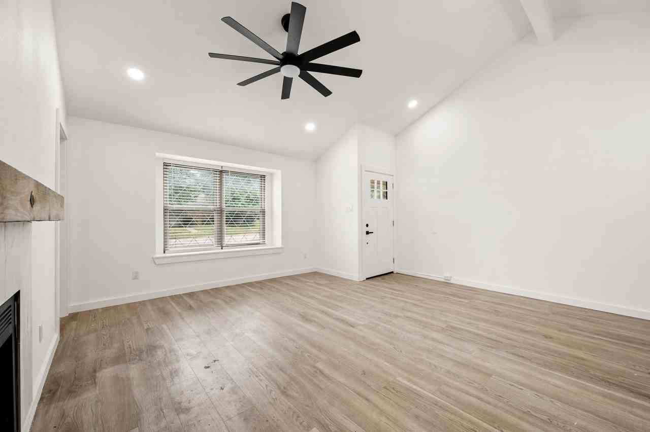 802 Rock Creek Dr - Photo 3 of 13