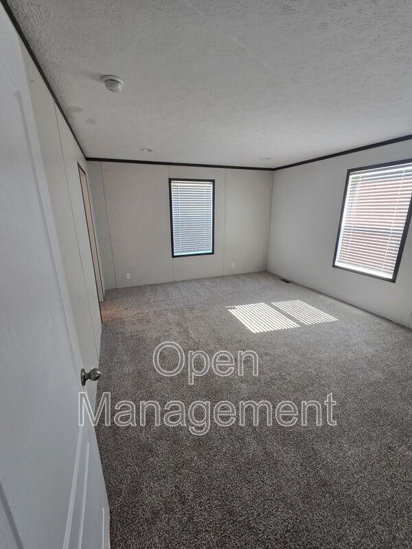 511 E 1st St - Photo 3 of 20