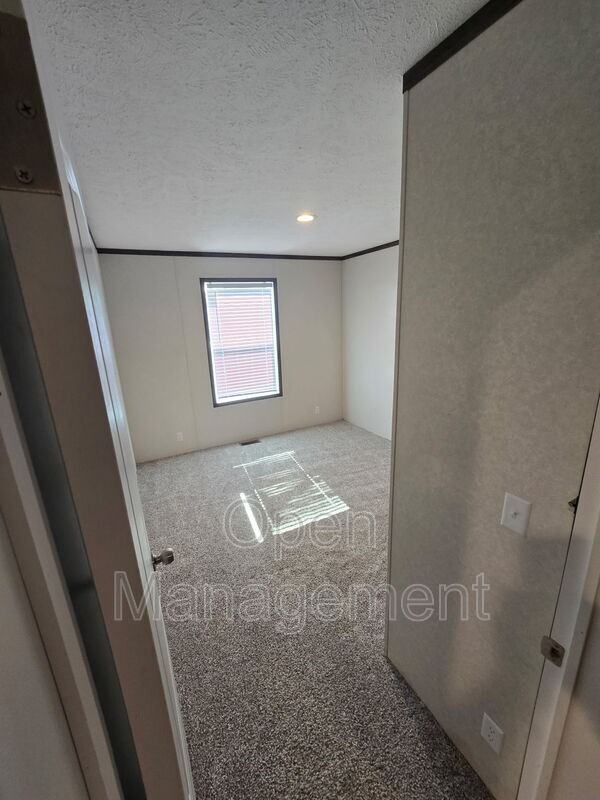 511 E 1st St - Photo 6 of 20