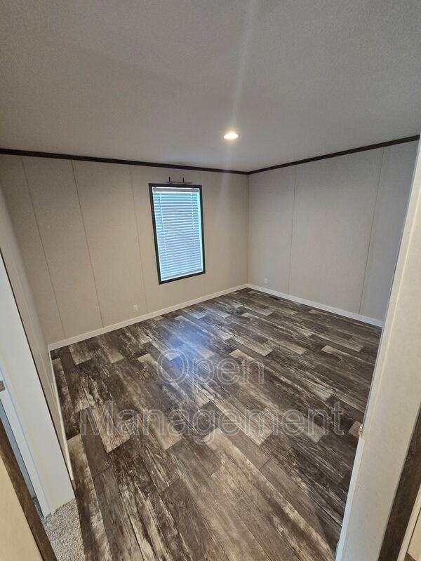 511 E 1st St - Photo 7 of 20