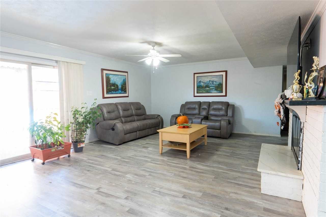 8512 Londonderry Ln - Photo 4 of 15