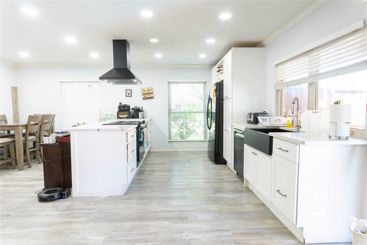 8512 Londonderry Ln - Photo 5 of 15
