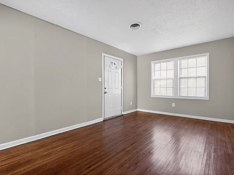 3649 Mcduff Ave - Photo 2 of 5