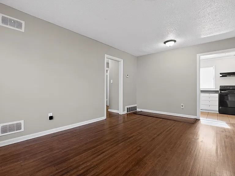 3649 Mcduff Ave - Photo 3 of 5