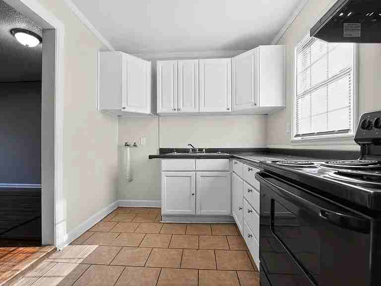 3649 Mcduff Ave - Photo 4 of 5