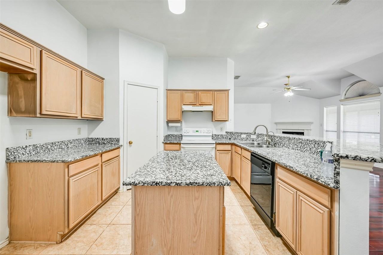 700 N Emma Dr - Photo 3 of 15