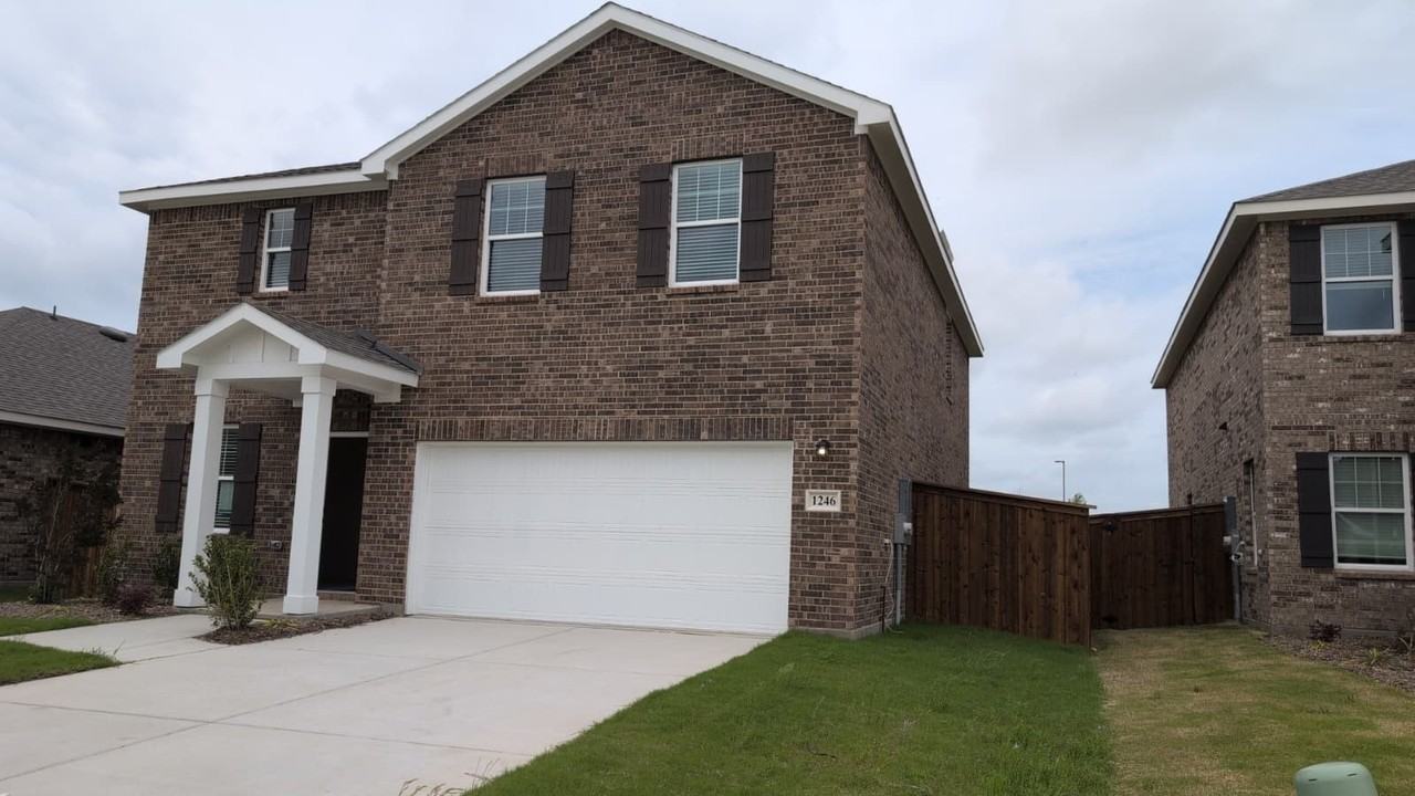 1246 Herring Dr - Photo 2 of 40