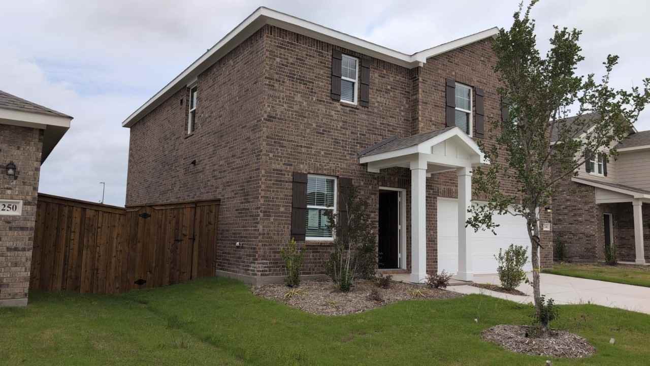 1246 Herring Dr - Photo 3 of 40