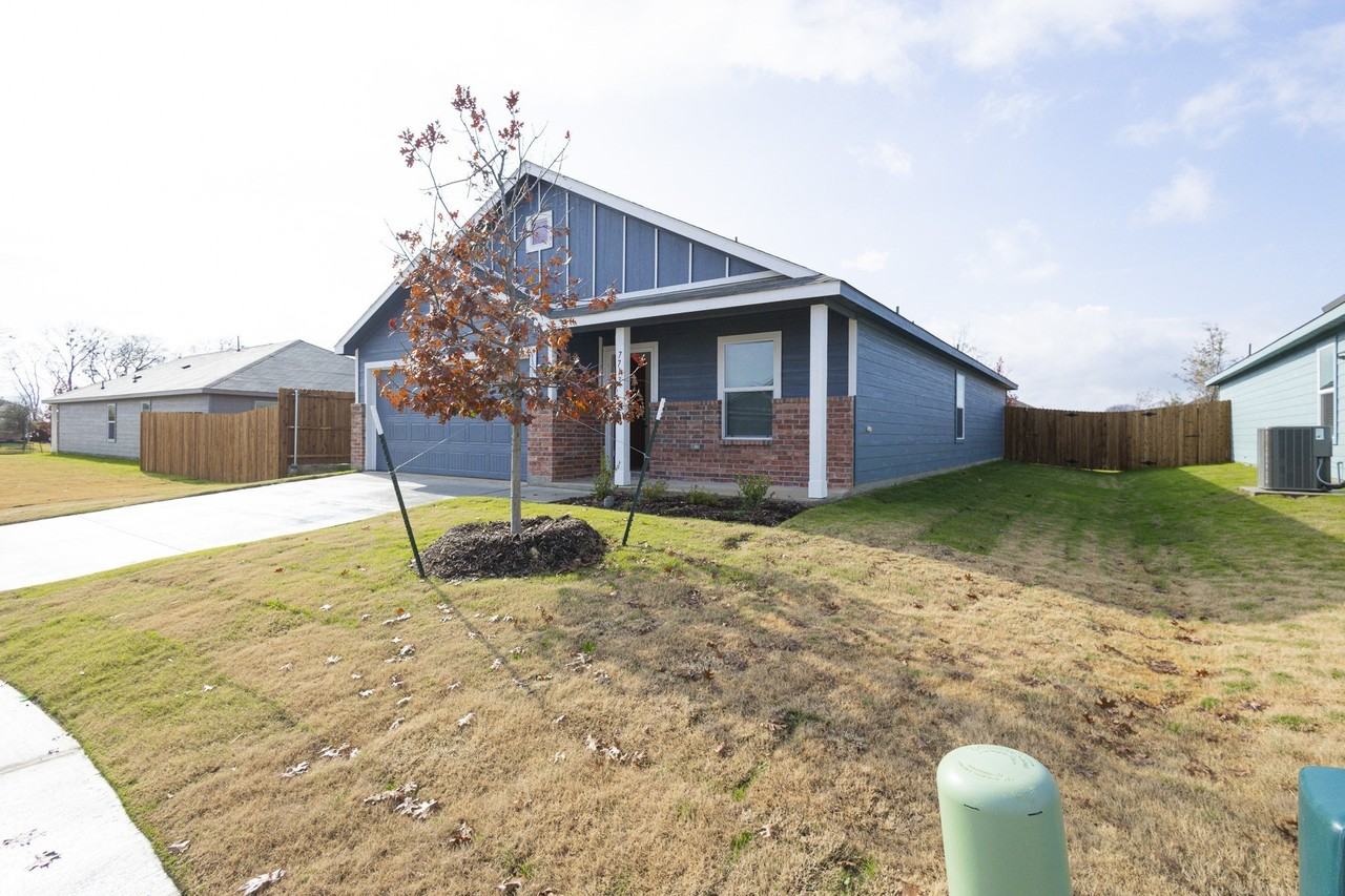 7713 Gus Wilson Dr - Photo 3 of 28