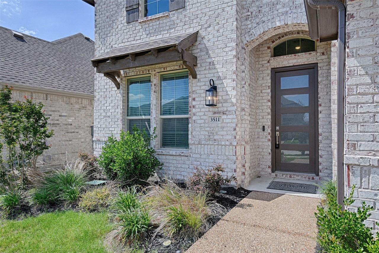 3511 Clara Dr - Photo 4 of 38
