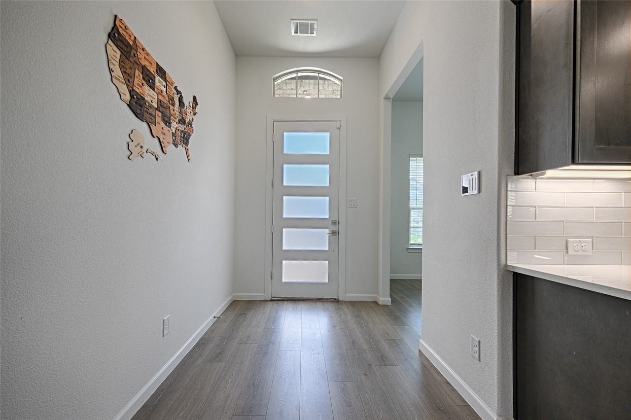 3511 Clara Dr - Photo 5 of 38