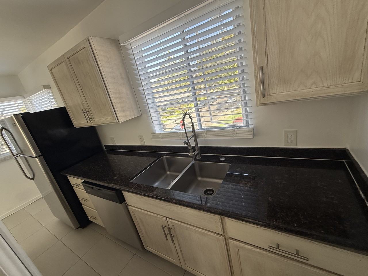 220 W Holly Ave #220 - Photo 3 of 6