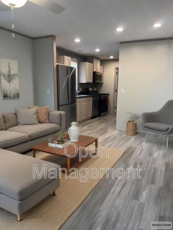 1901 1st St - Photo 2 of 11