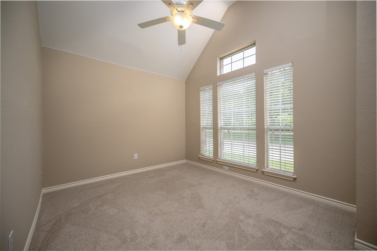 3104 Glen Canyon Dr - Photo 2 of 2