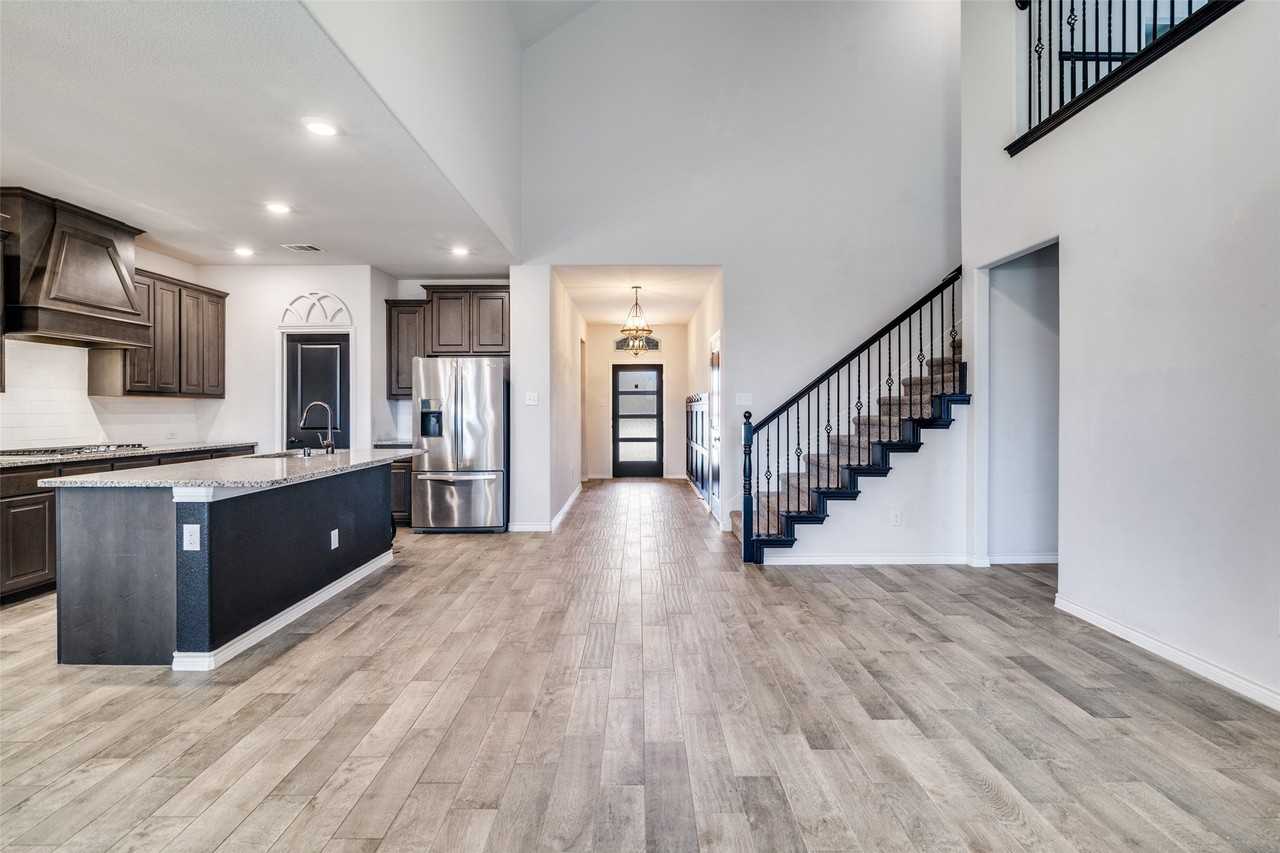 3094 Maverick Dr - Photo 6 of 39