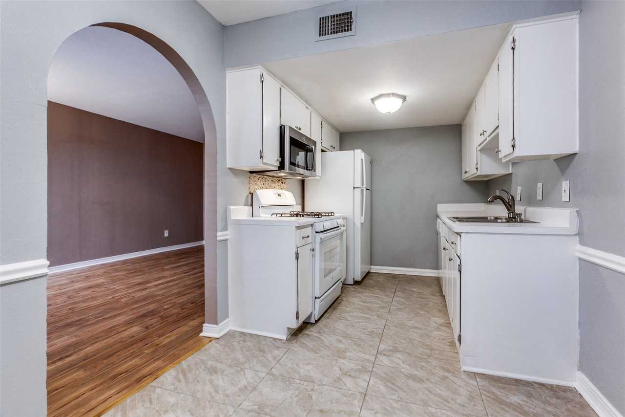 15926 Stillwood St #1071 - Photo 7 of 13