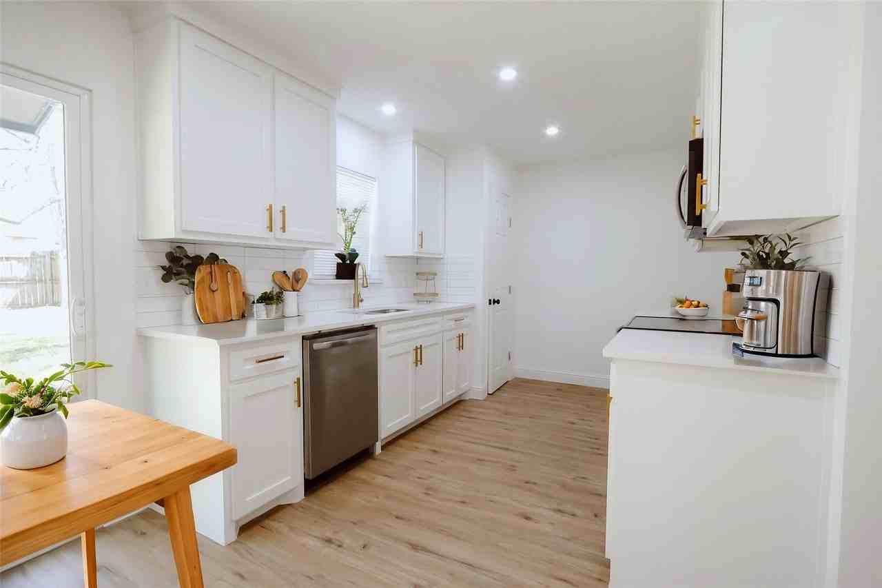 5106 Preston Trl - Photo 3 of 25