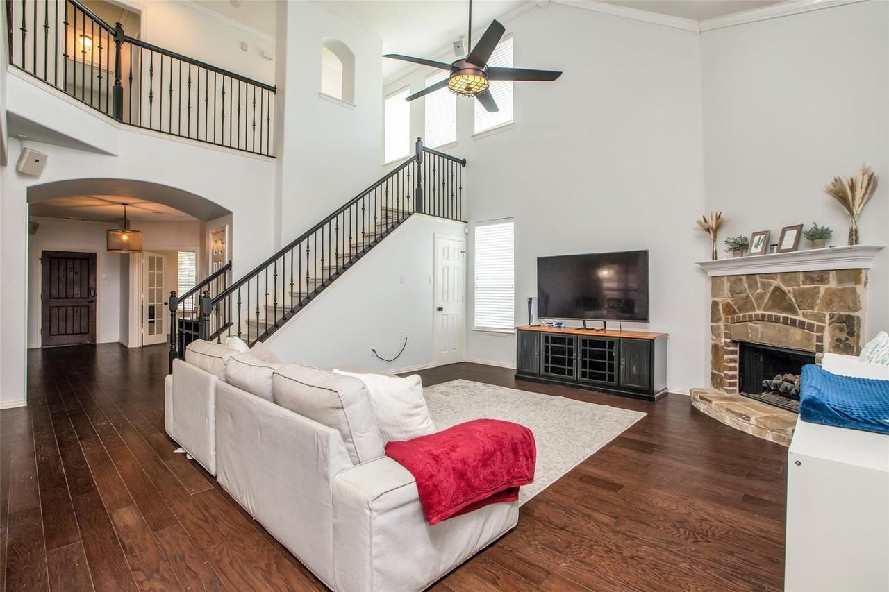 1320 Wheatear Dr - Photo 3 of 25