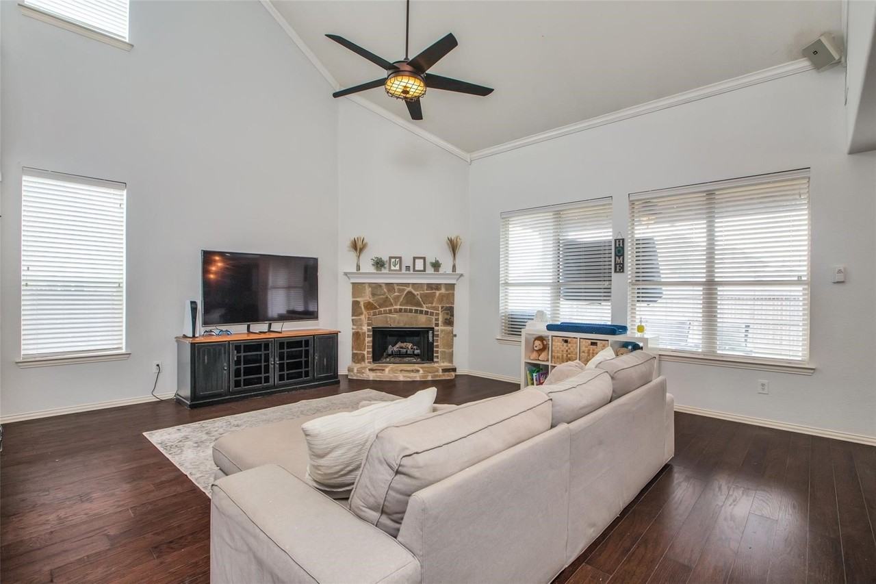 1320 Wheatear Dr - Photo 5 of 25