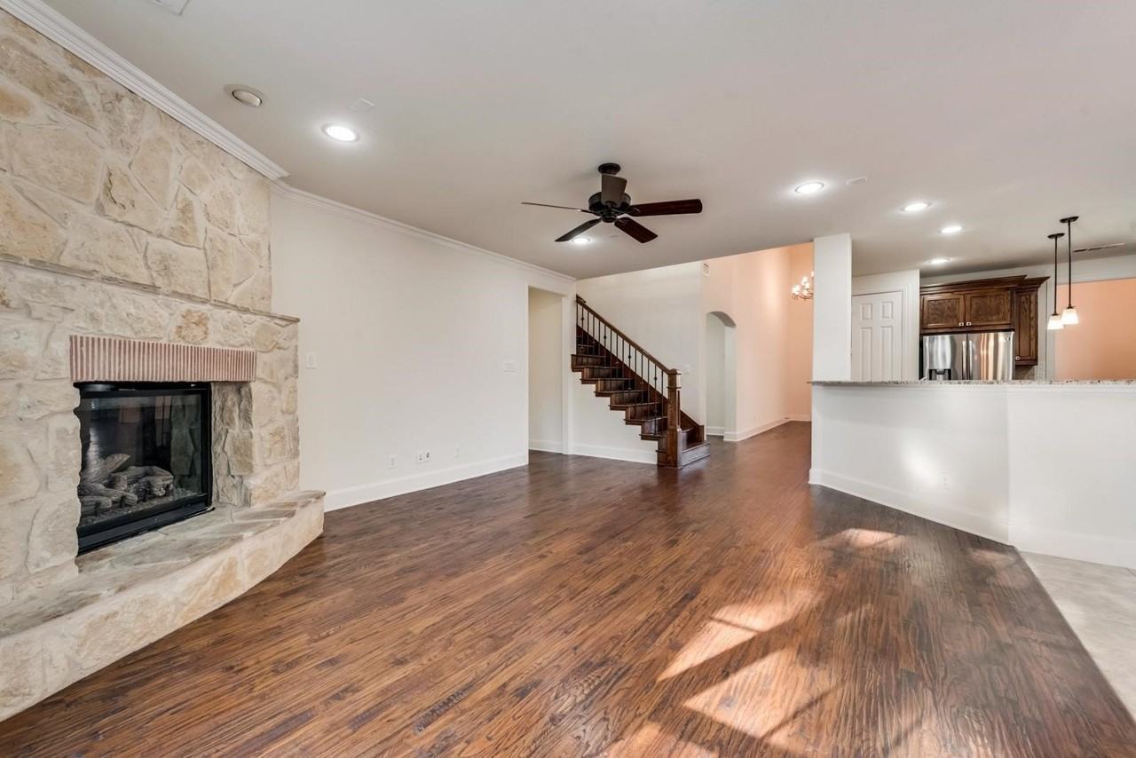 112 Lavaca Dr - Photo 4 of 28
