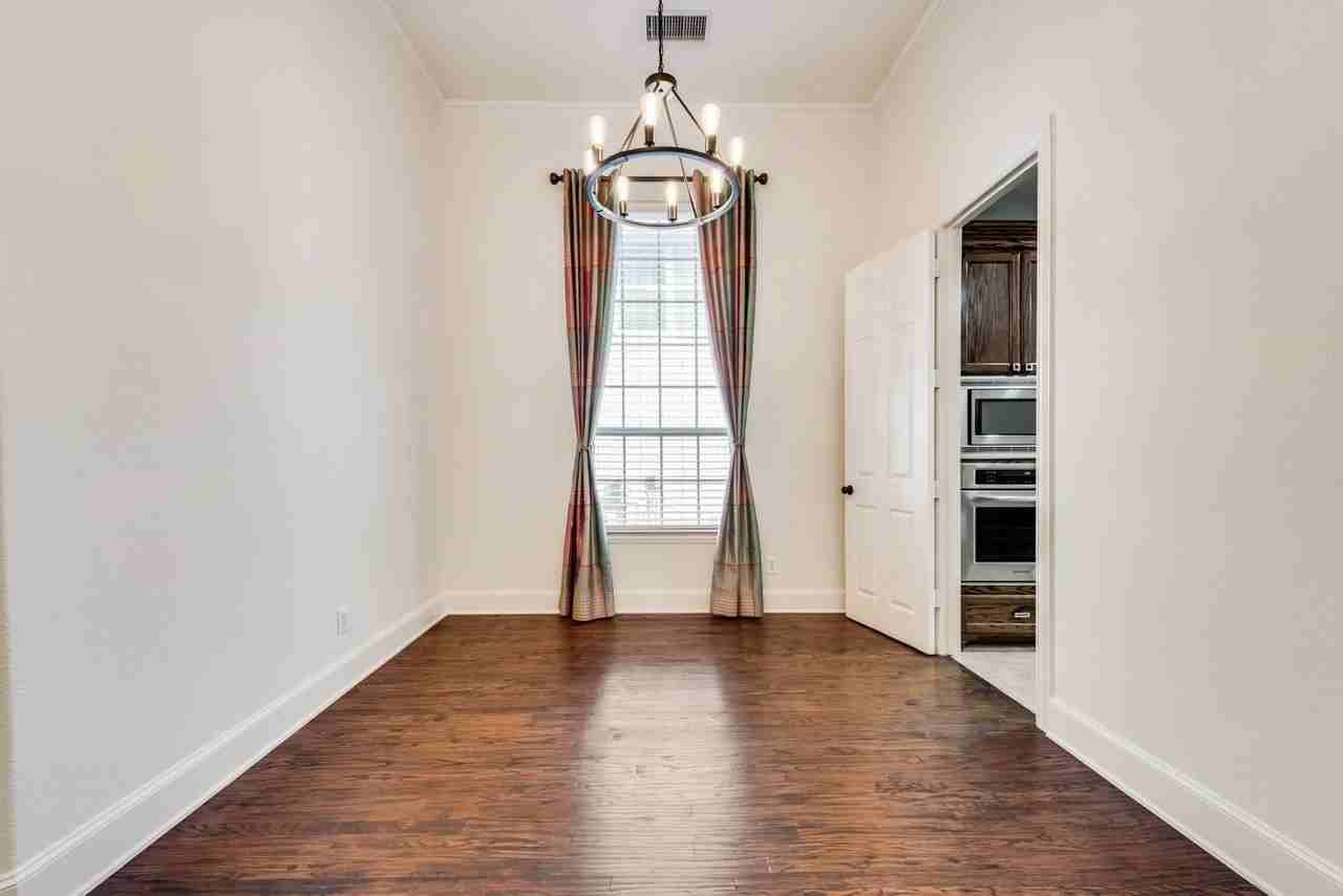 112 Lavaca Dr - Photo 5 of 28