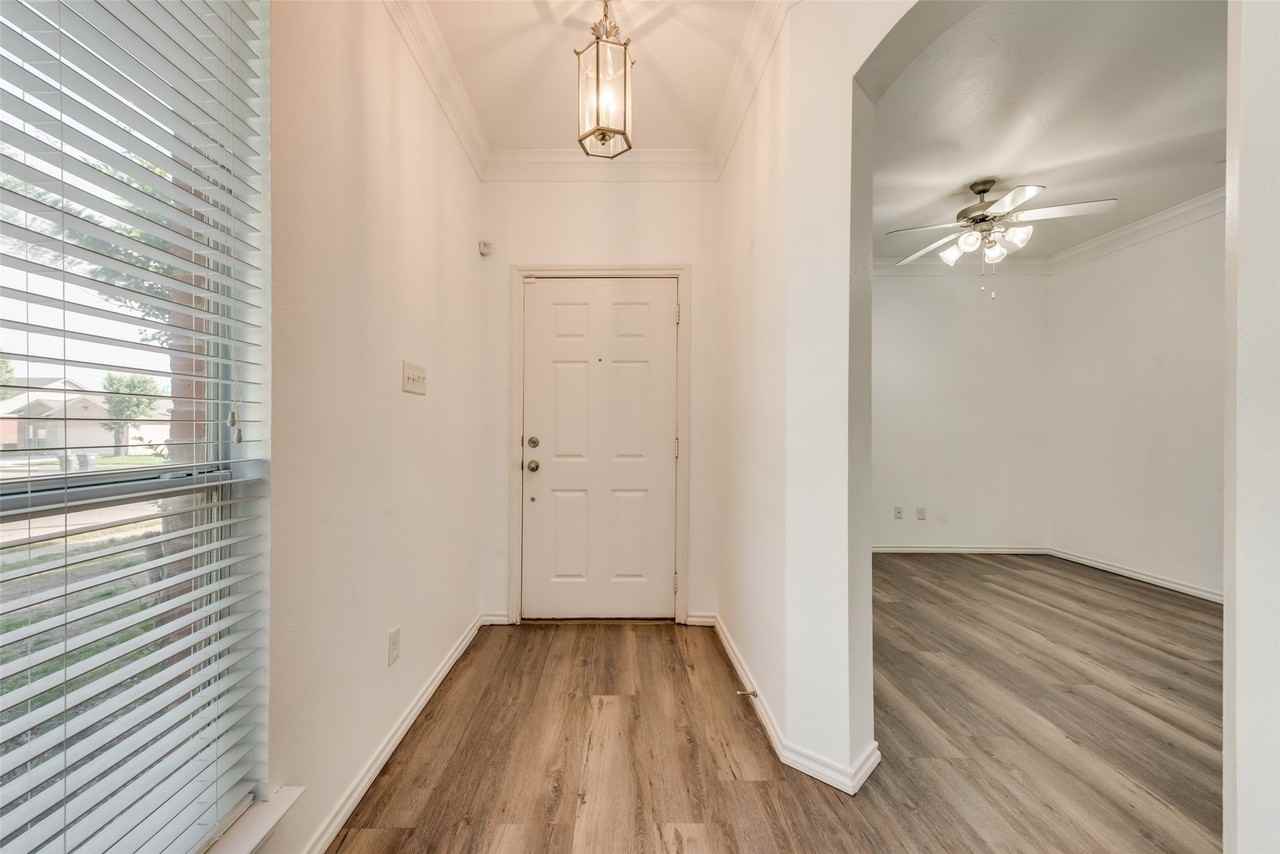 5900 Ozark Dr - Photo 4 of 26