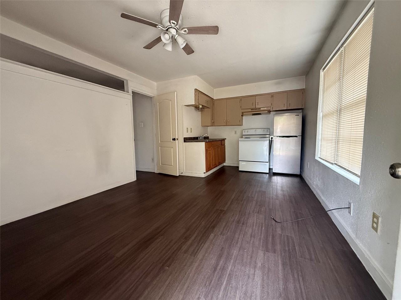 510 Jordan Ln - Photo 3 of 10