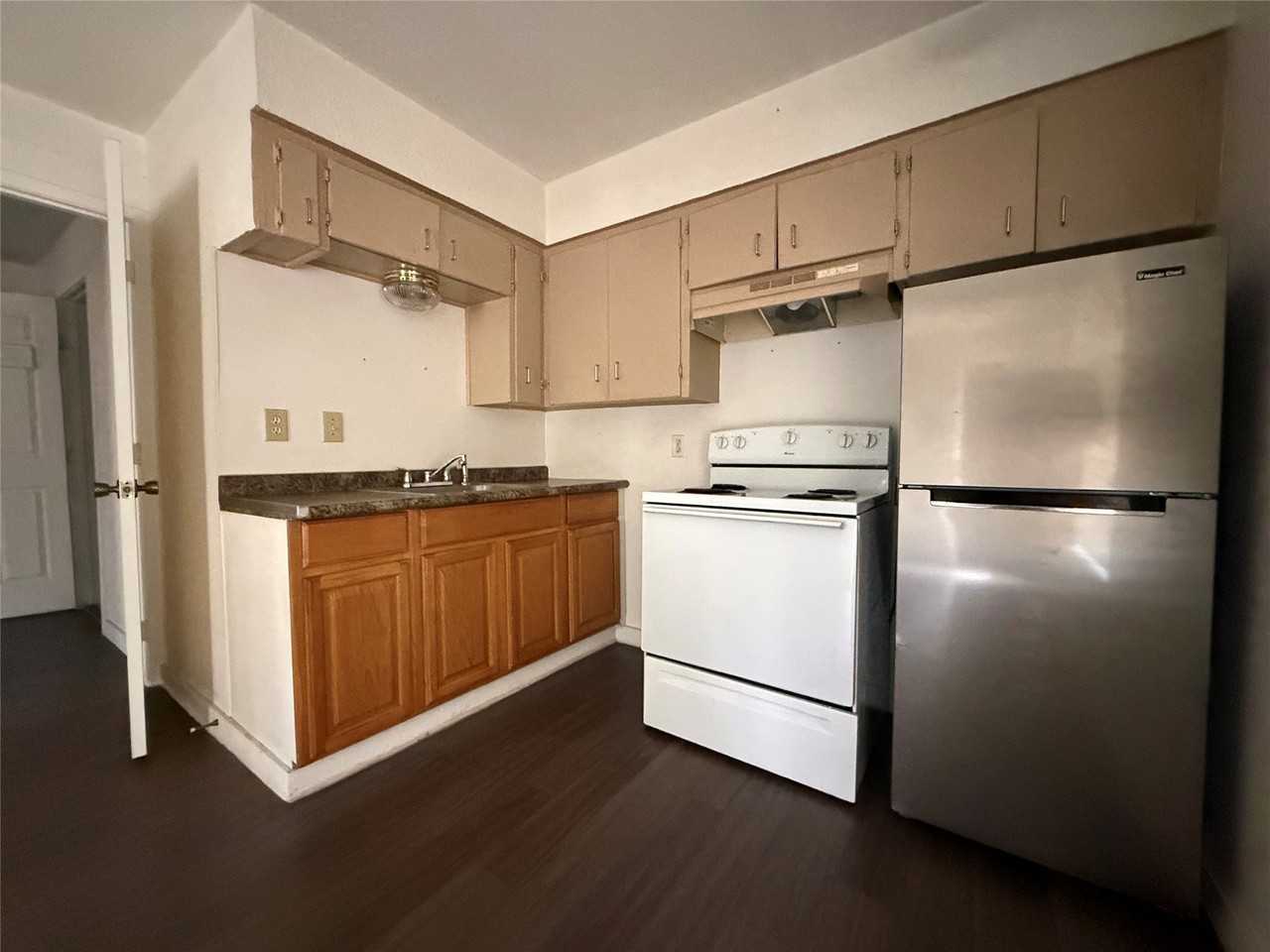 510 Jordan Ln - Photo 4 of 10